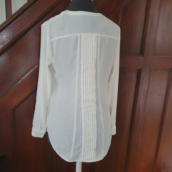 Elegant White Button-Up Blouse With Lace & Pleated Detail PS - Picture 3 of 5